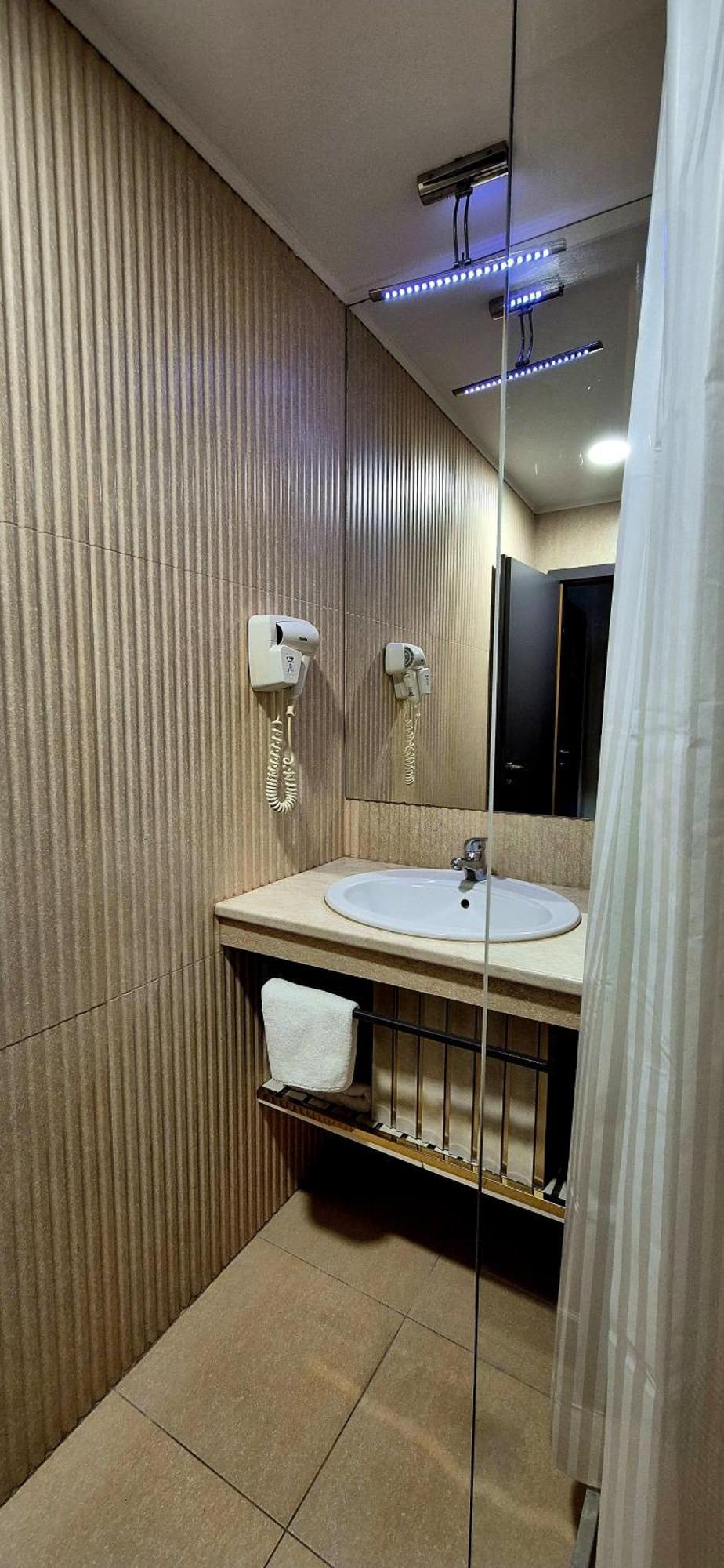 Hostel Orhideea บูเซา ภายนอก รูปภาพ