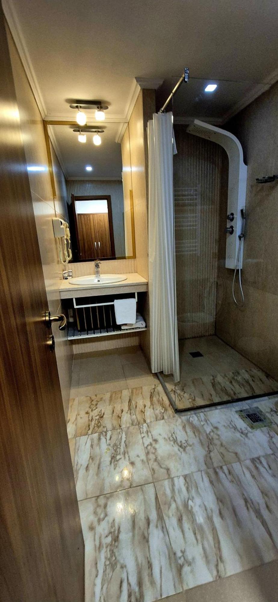 Hostel Orhideea บูเซา ภายนอก รูปภาพ