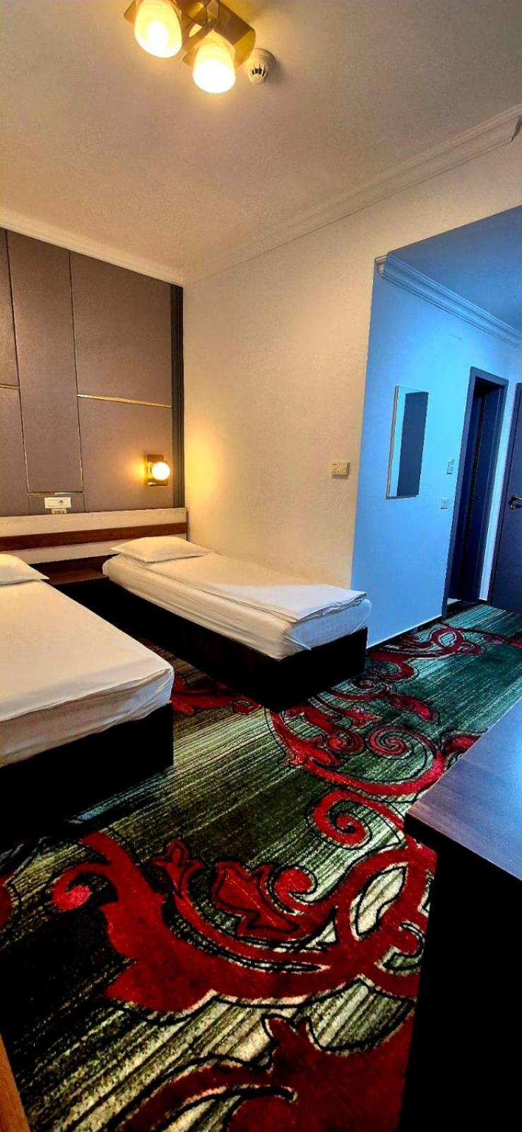 Hostel Orhideea บูเซา ภายนอก รูปภาพ