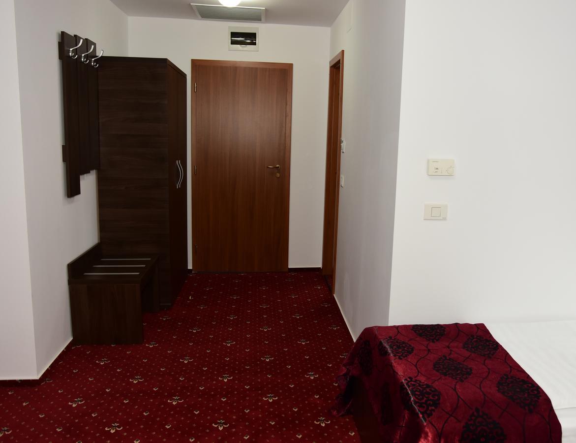 Hostel Orhideea บูเซา ภายนอก รูปภาพ