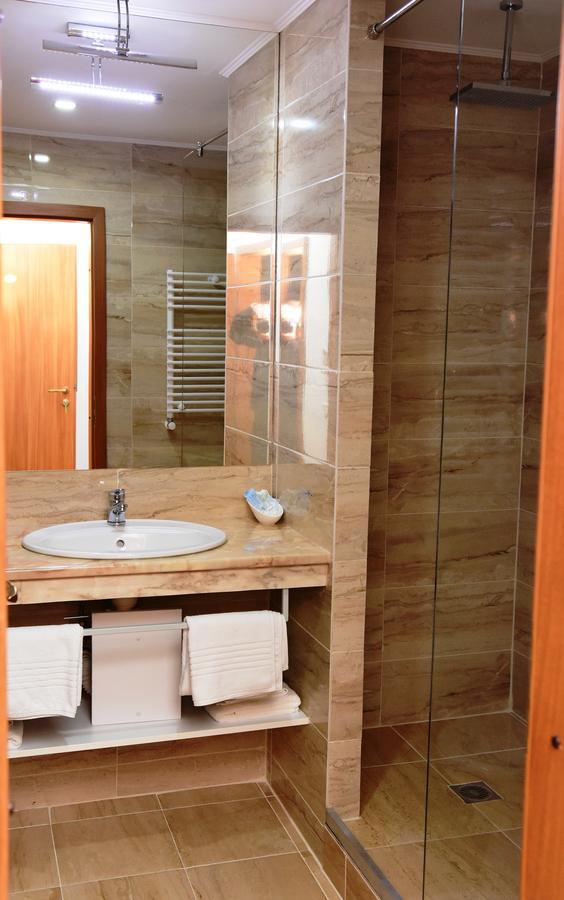 Hostel Orhideea บูเซา ภายนอก รูปภาพ
