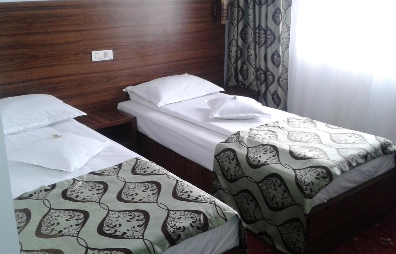 Hostel Orhideea บูเซา ภายนอก รูปภาพ
